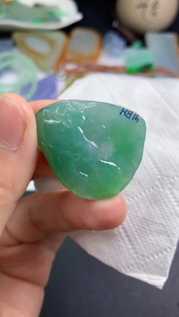 颈饰未镶嵌翡翠