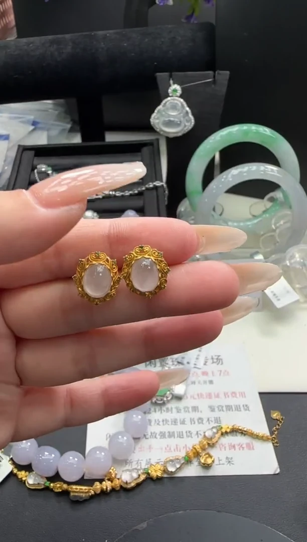 18K金镶嵌翡翠耳饰翡翠耳饰