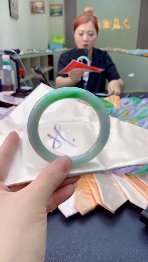翡翠手镯未镶嵌0667167075
