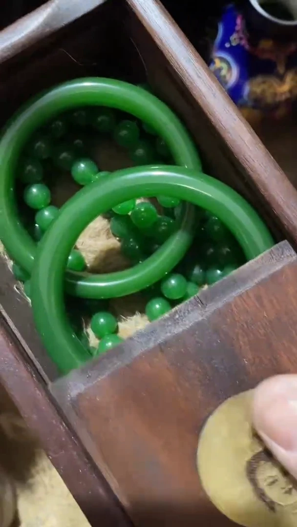 玉米福满专属链接 一对菠菜绿镯子  绿108颗  带佛盒