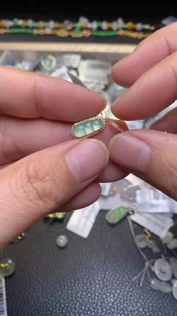 颈饰18K金镶嵌翡翠净货1196