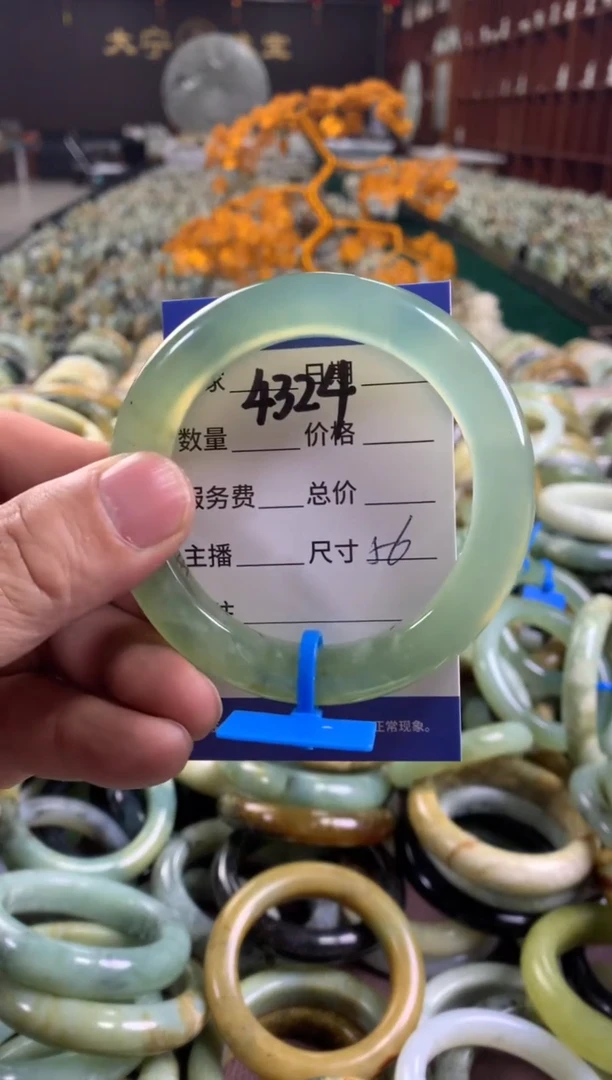 未镶嵌蛇纹石玉手镯4324