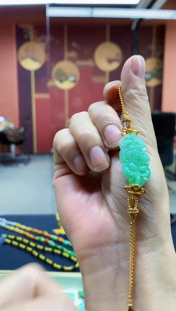 颈饰未镶嵌翡翠手牌