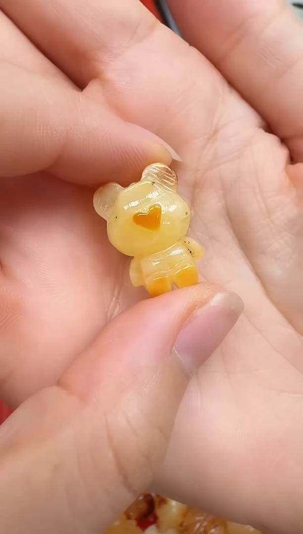 未镶嵌琥珀裸石如图