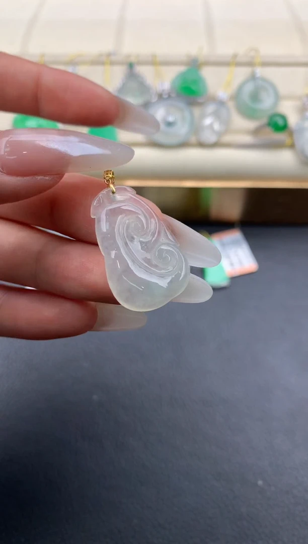 翡翠18K金镶嵌颈饰A630