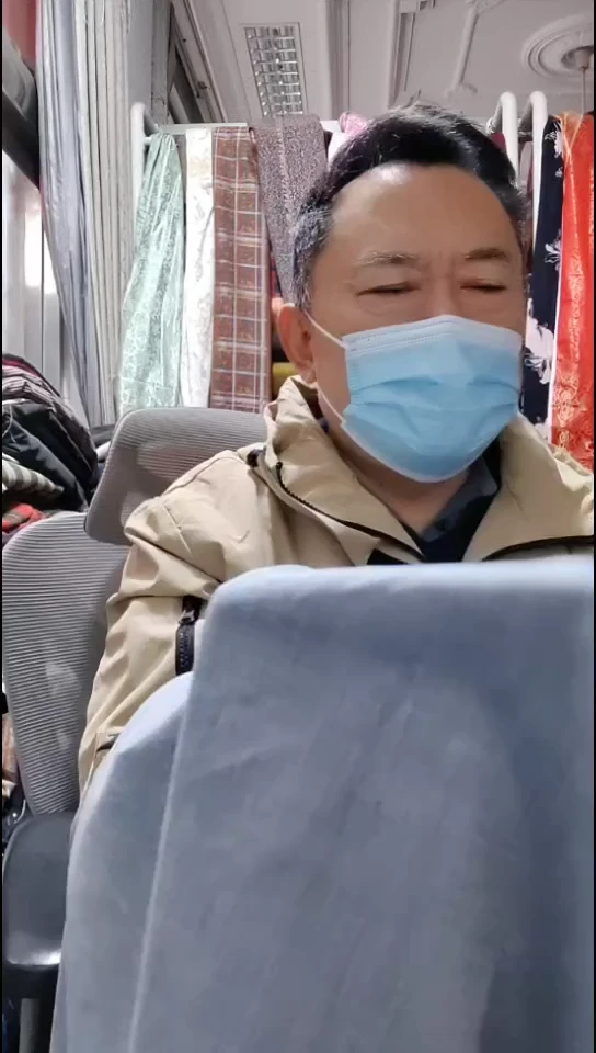 浅灰蓝色细纹宽面布料