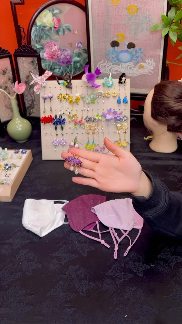 刺绣蓝**吋非遗绒花苏绣饰品