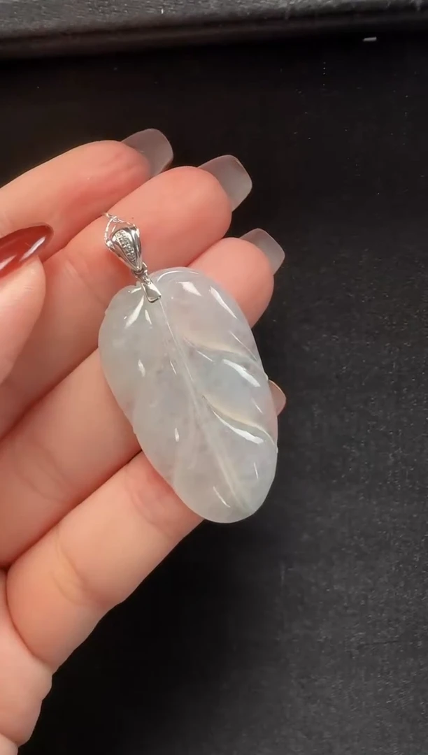 颈饰18K金镶嵌翡翠944叶子一个