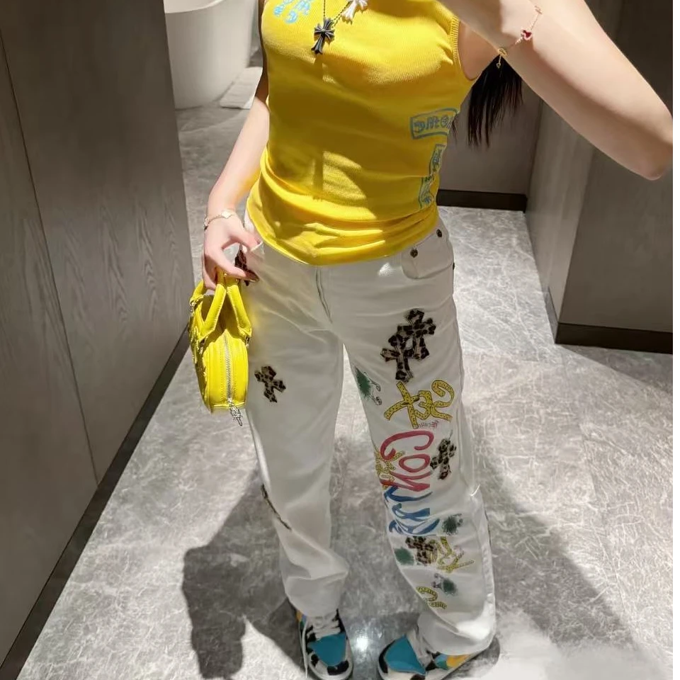 白色克克十字花贴布裤子