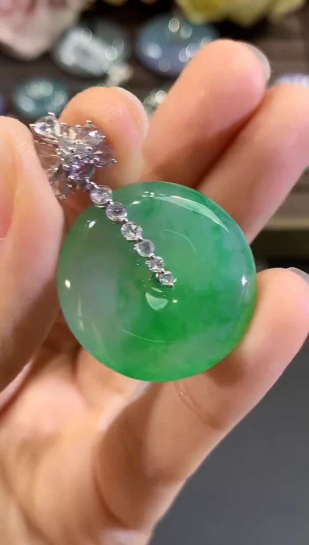 吊坠(不含链)18K金镶嵌翡翠?**?B211