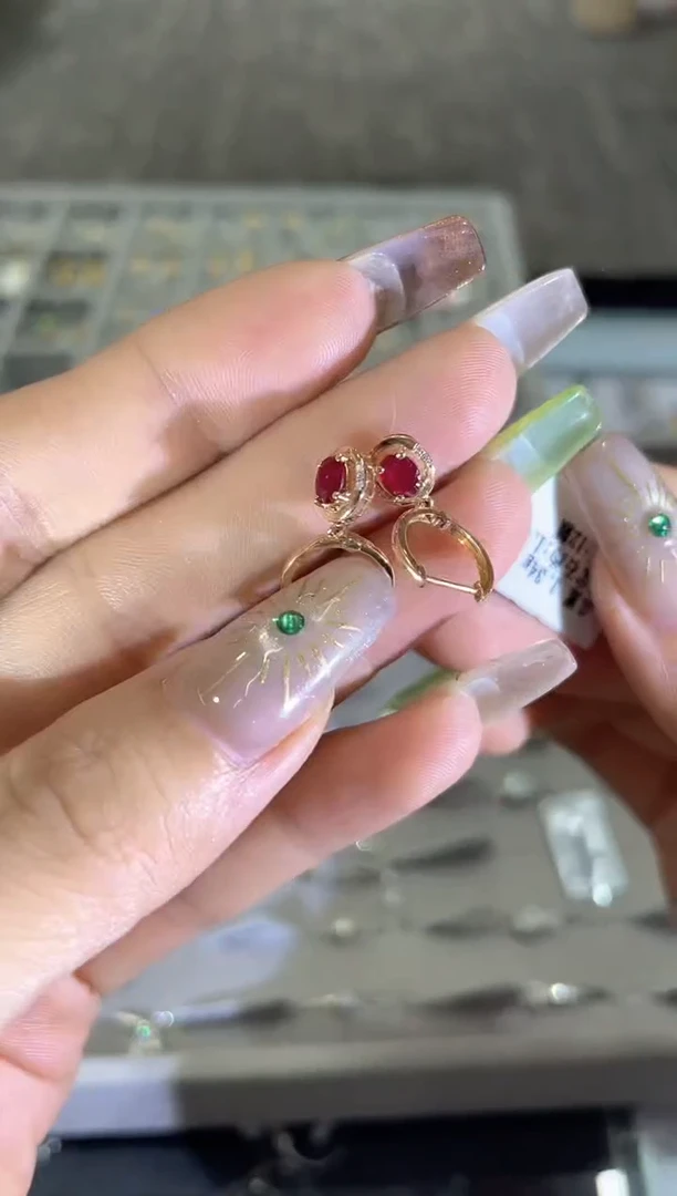 18K金镶嵌耳饰红宝石耳饰      GZDZ