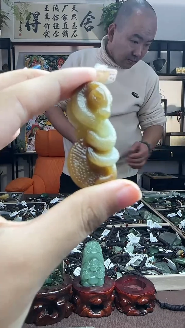 颈饰未镶嵌和田玉蛇