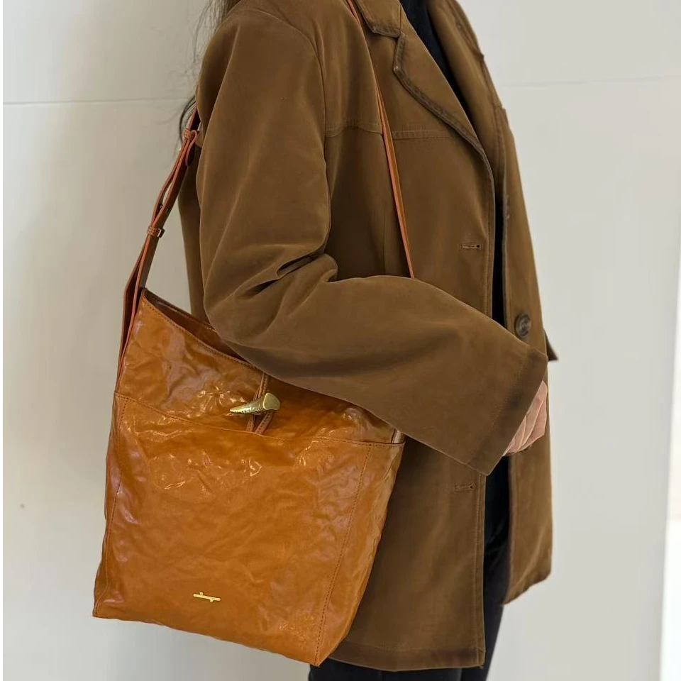 食草堂专柜新款女包 手工抓皱油蜡牛皮休闲复古斜挎水桶包安彤-3