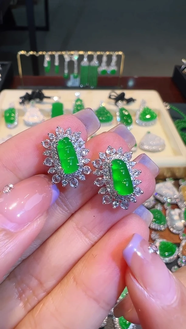 【闪购商品】翡翠耳饰18K金镶嵌翡翠
