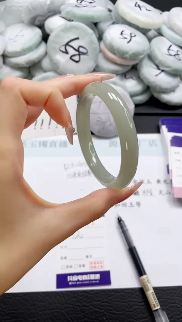 石英质玉手镯未镶嵌182-59