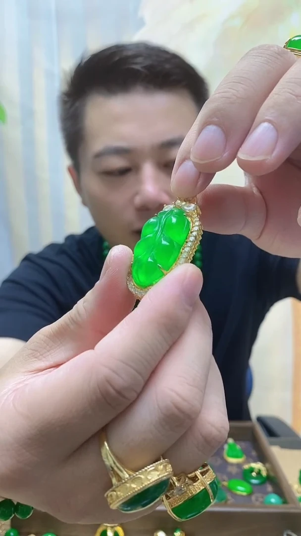 吊坠(赠链)14K金镶嵌翡翠翡翠吊坠