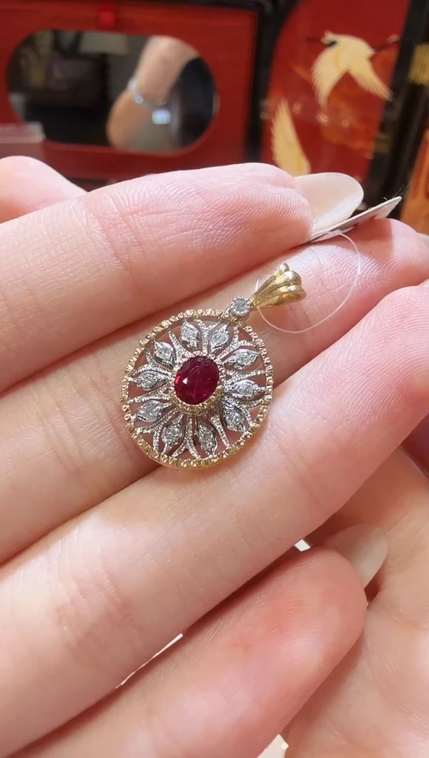 吊坠(不含链)钻石18K金镶嵌红宝镂空太阳花吊坠