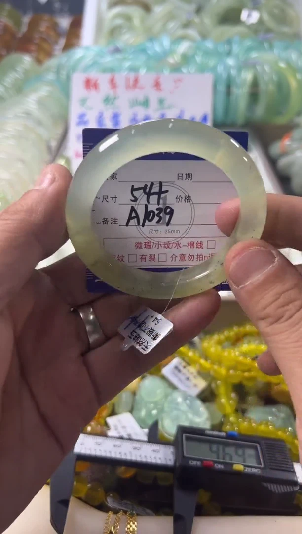 未镶嵌蛇纹石玉手镯1