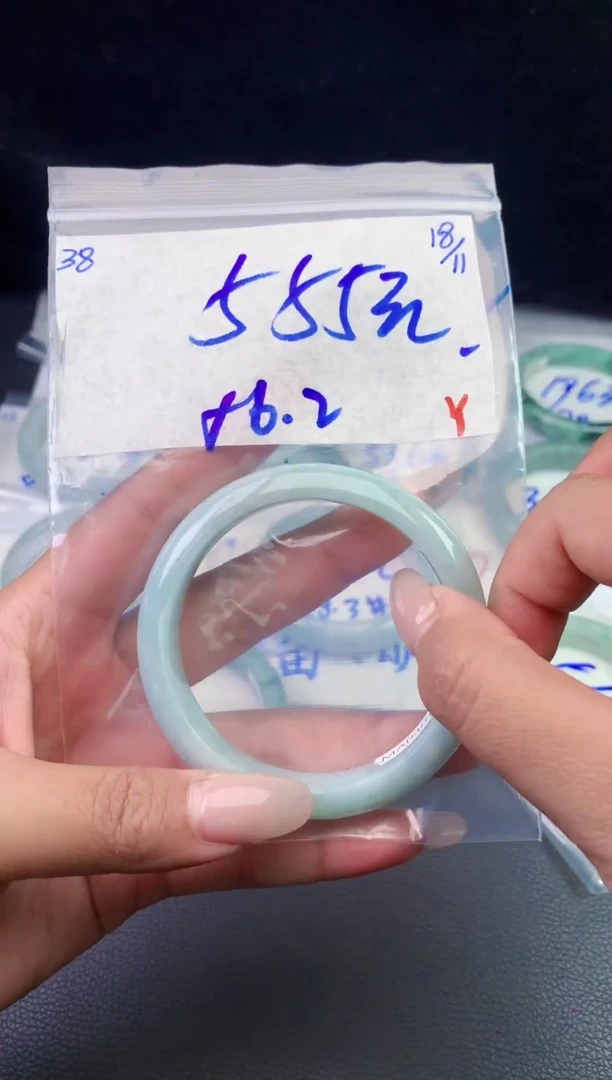 未镶嵌定制翡翠38毛货需精细抛光手镯拍一发一