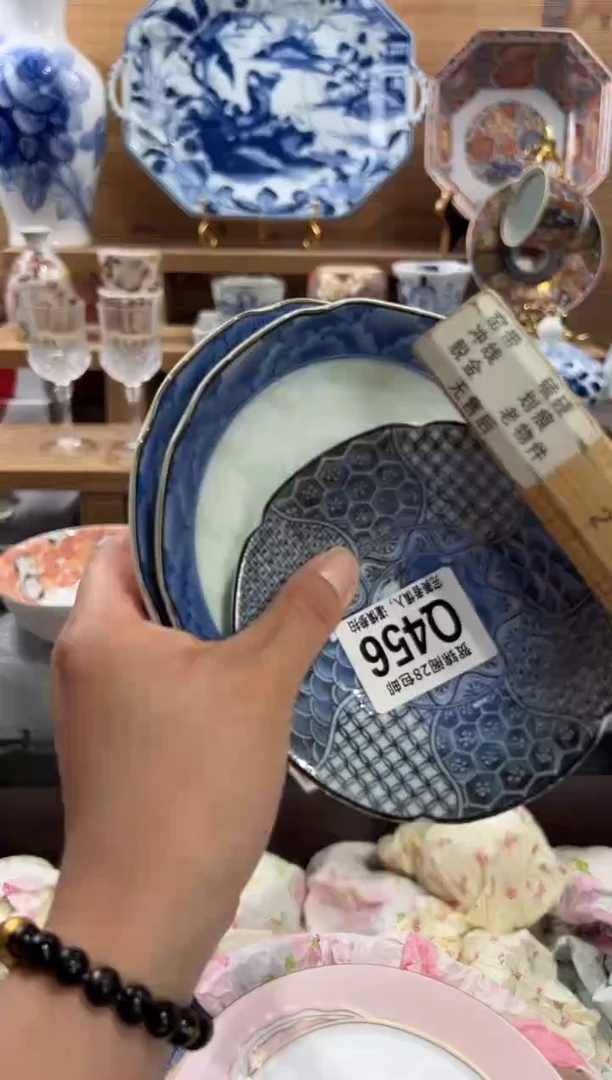 瓷片老*人      Q456