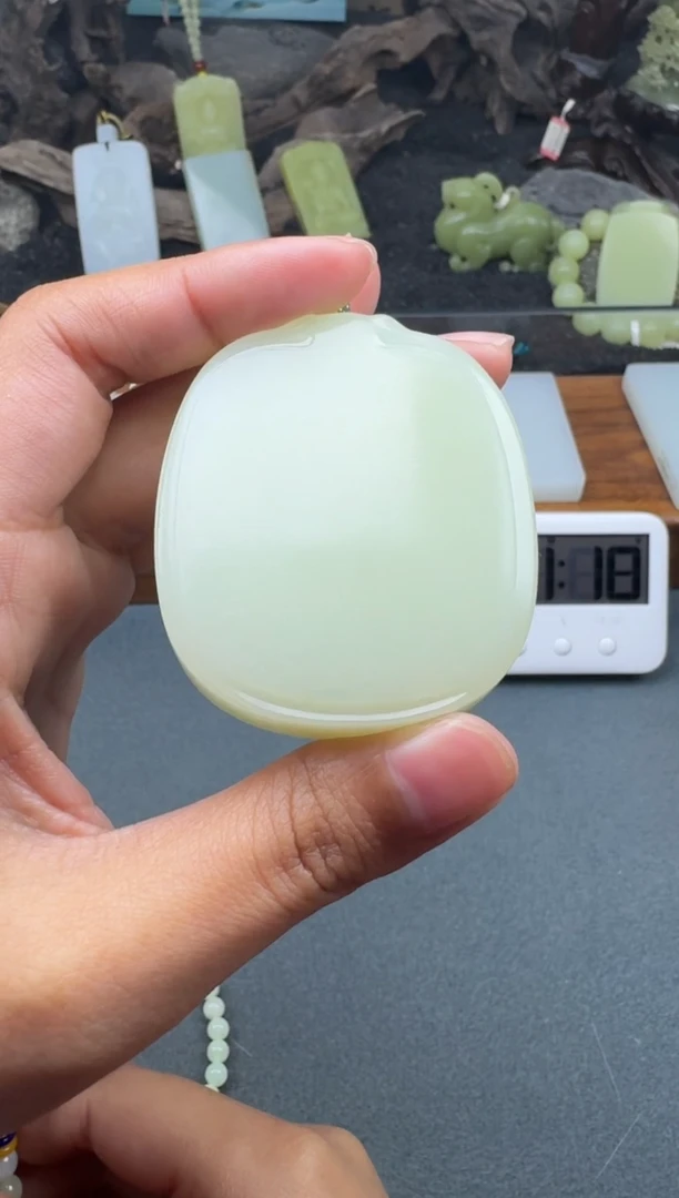 颈饰未镶嵌和田玉淡**生1