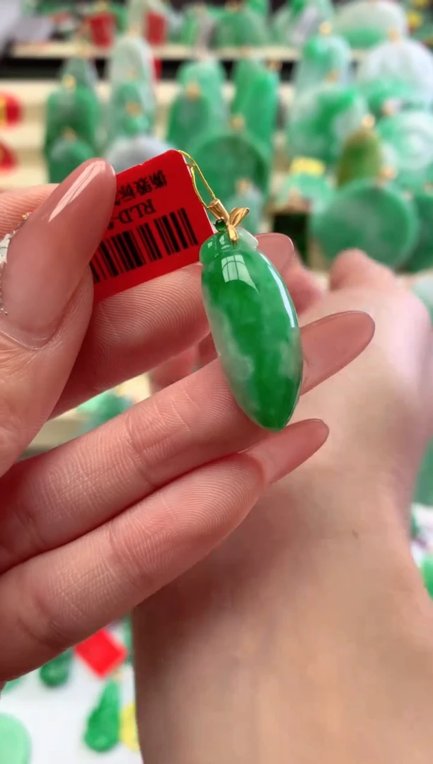 【闪购商品】翡翠吊坠(不含链)18K金镶嵌挂件