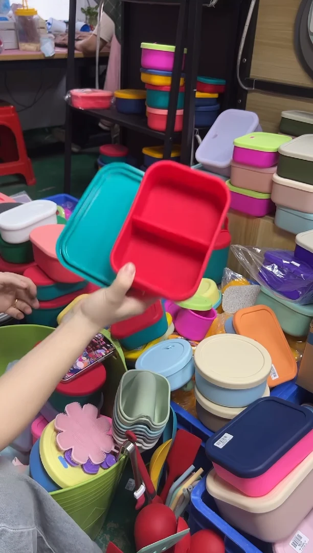 硅胶700ml-红底绿盖-2格小盒