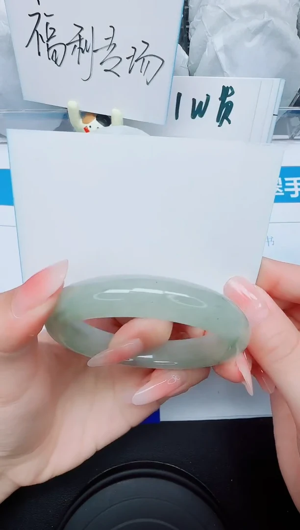 石英质玉手镯未镶嵌84/56.3