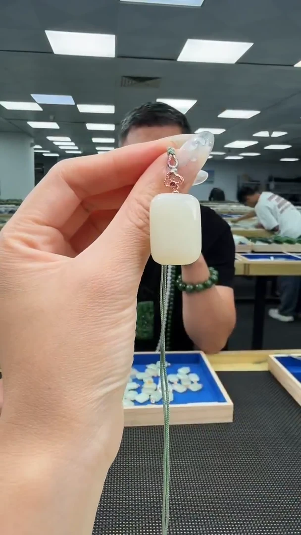 颈饰银S925镶嵌和田玉925银冰晴水面包牌多样性发一