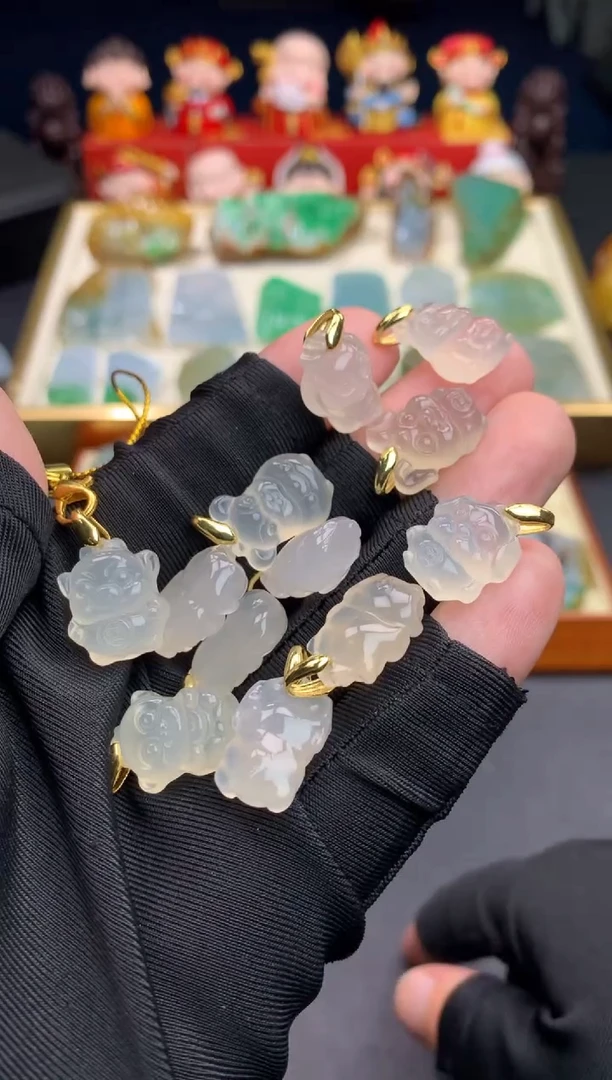 玛瑙/玉髓颈饰未镶嵌十二生肖多用吊坠钥匙挂多样性发货发一个