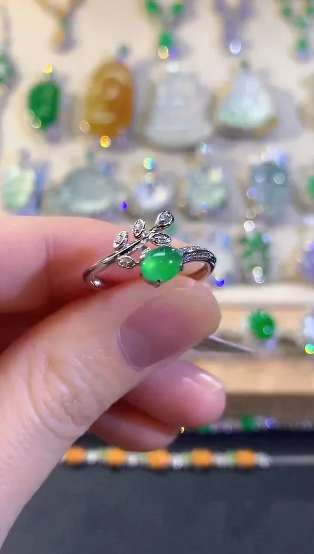 18K金镶嵌戒指翡翠冬日珠宝多样性发货一件Q60