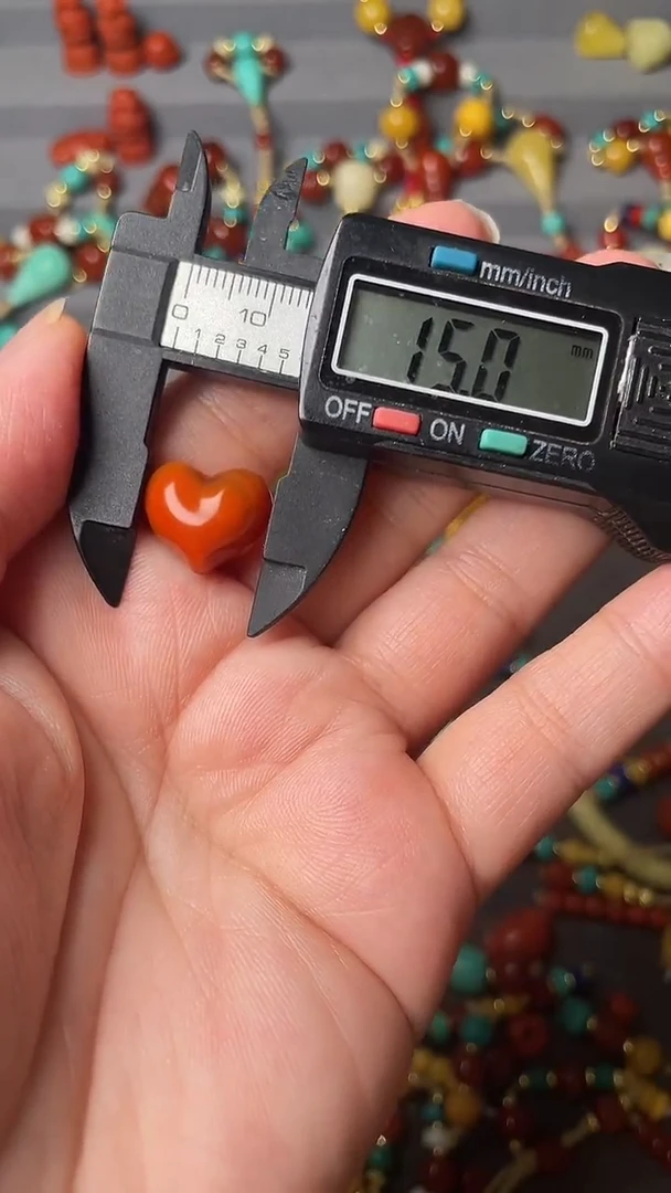 未镶嵌配饰玛瑙/玉髓大红屁桃单颗