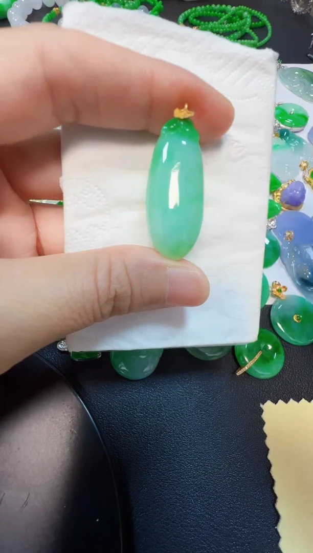 吊坠(不含链)18K金镶嵌翡翠800