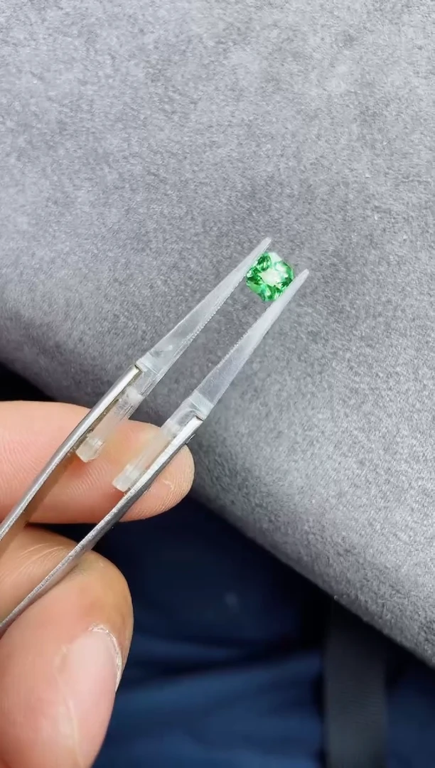 未镶嵌裸石石榴石（沙弗莱）1.03ct