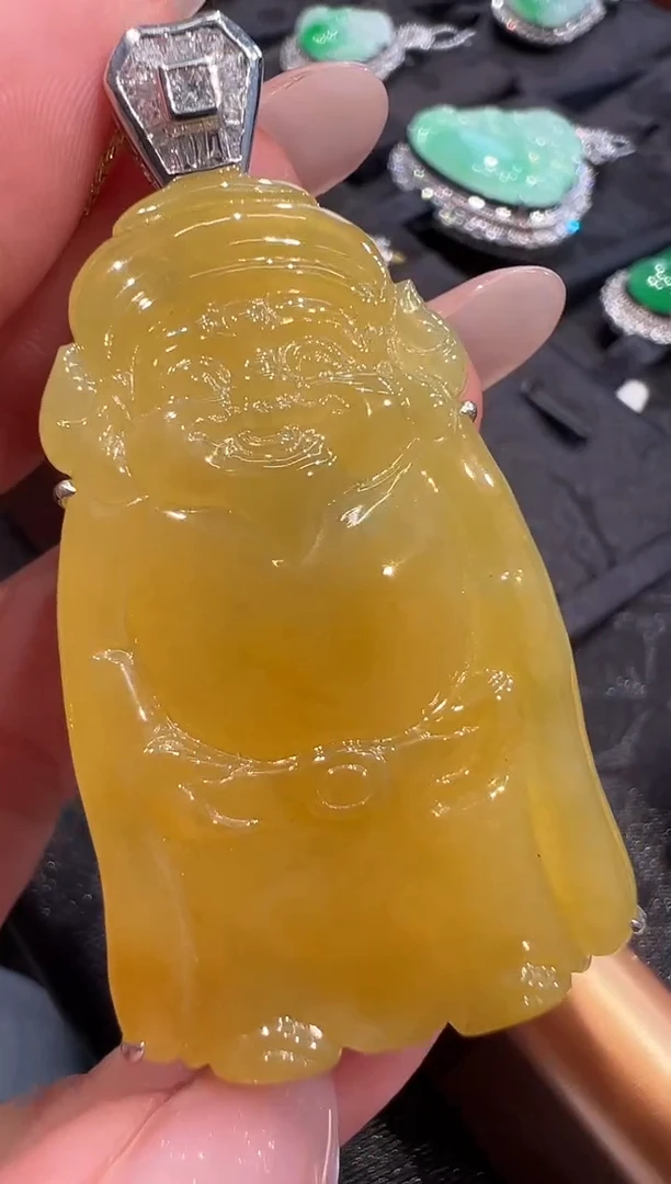 颈饰18K金镶嵌翡翠吊坠