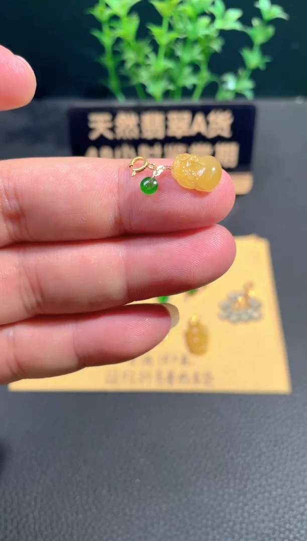 颈饰18K金镶嵌翡翠翡翠