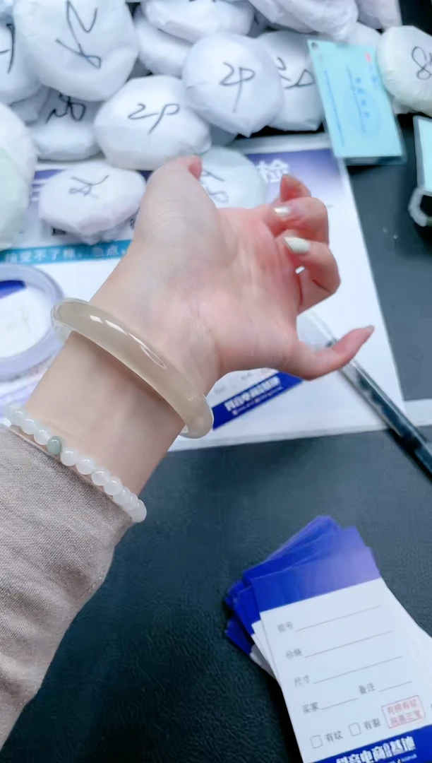 【闪购商品】石英质玉手镯未镶嵌 香槟金手镯-60