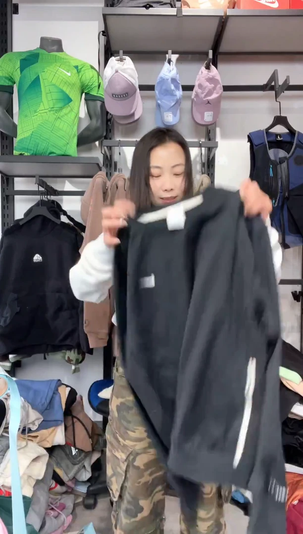 1673闪购编码  运动卫衣裤以直播间过款为准 尺码. S