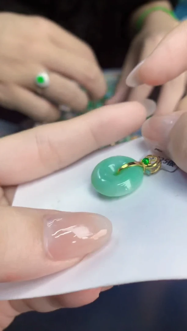 翡翠未镶嵌吊坠(不含链)1