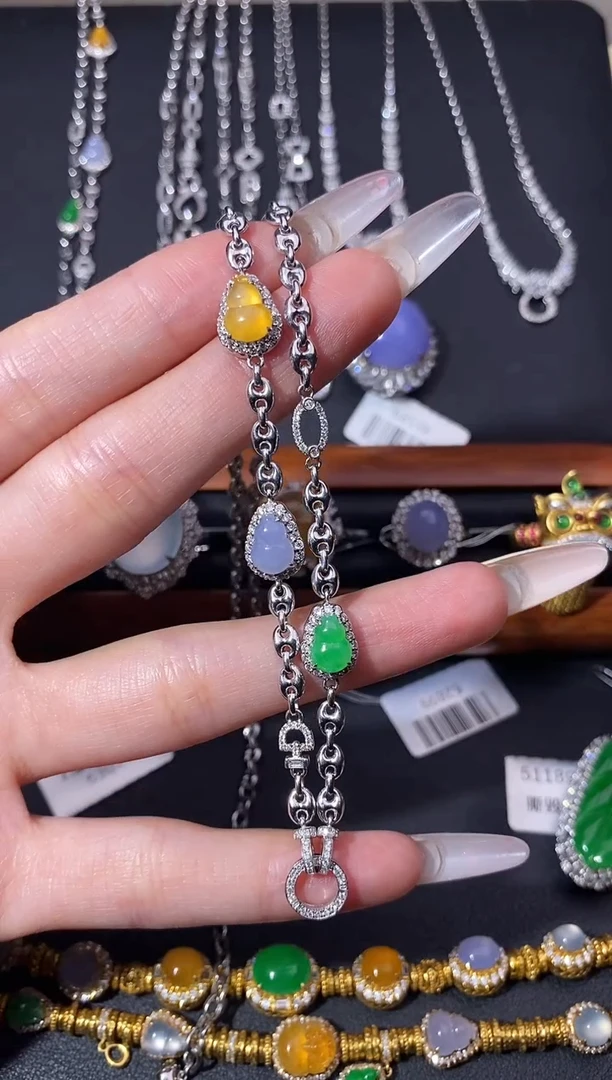 颈饰18K金镶嵌翡翠S****a项链