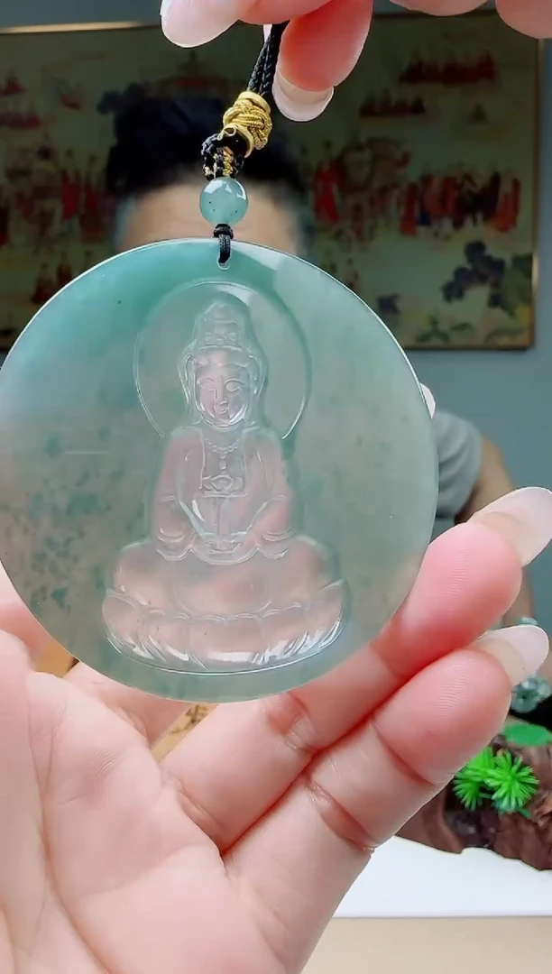 翡翠未镶嵌颈饰多样性发其一