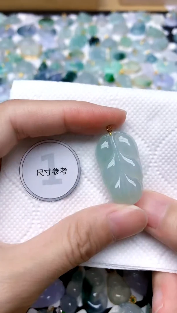颈饰18K金镶嵌翡翠天然A货翡翠