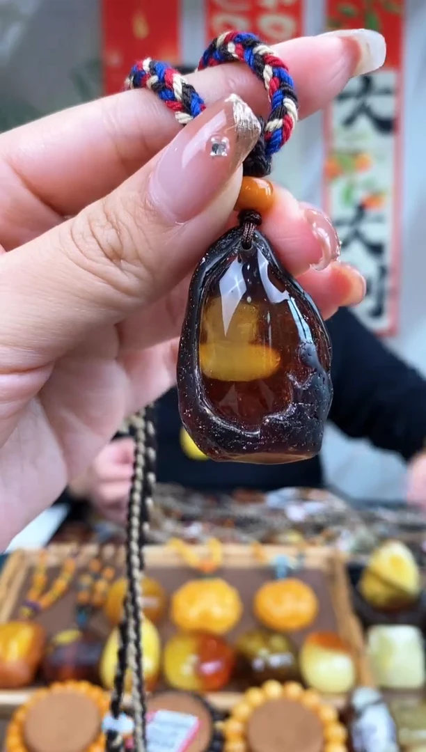 【闪购商品】琥珀裸石未镶嵌基地发货 一物一证 顺丰包邮