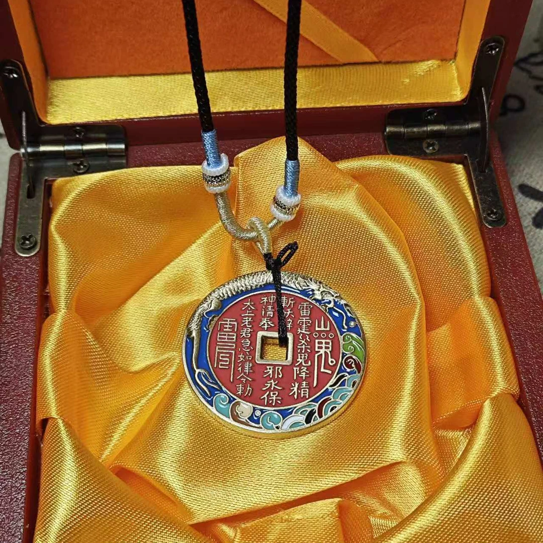 师傅制作 珐琅山贵花钱—龙腾四海挂饰