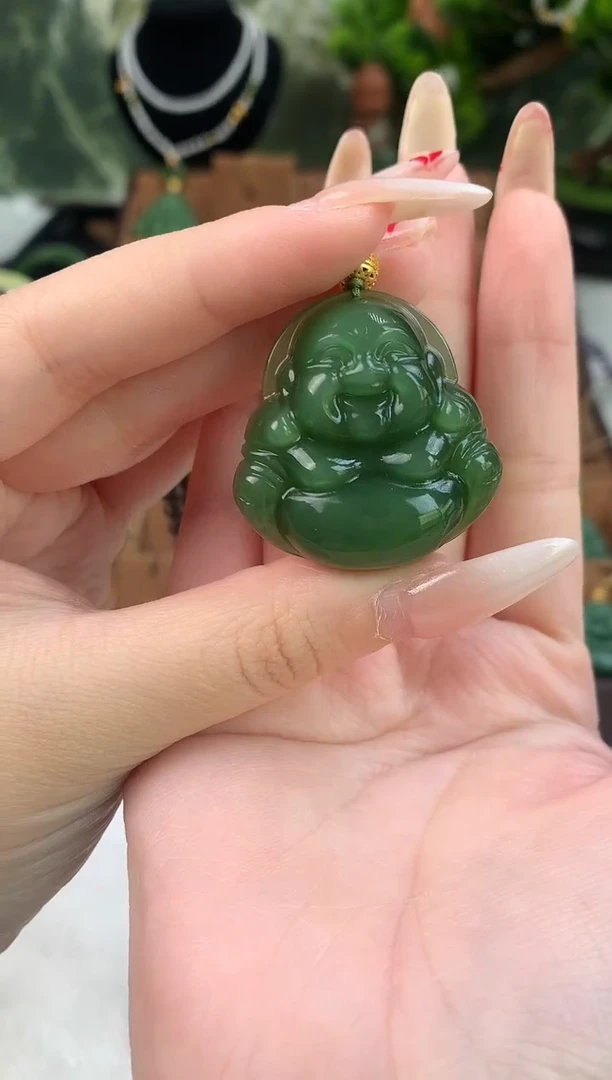 颈饰未镶嵌和田玉吊坠