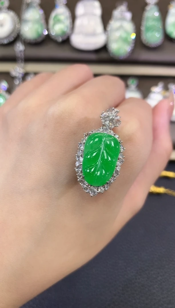 翡翠18K金镶嵌吊坠(不含链)夏日珠宝A77