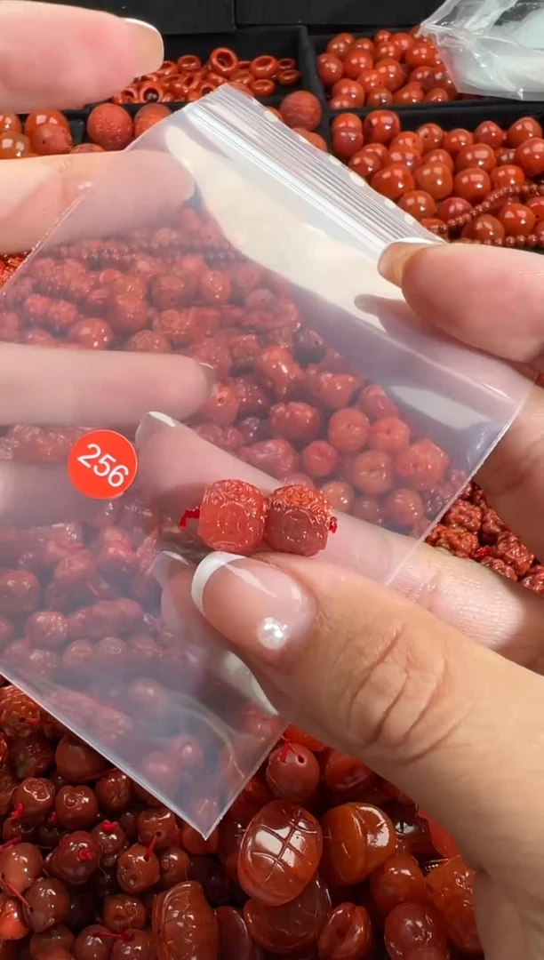 颈饰未镶嵌南红玛瑙1