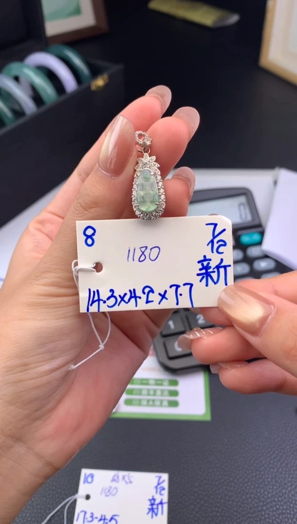 吊坠(不含链)18K金镶嵌翡翠美**生假一赔三 挂件