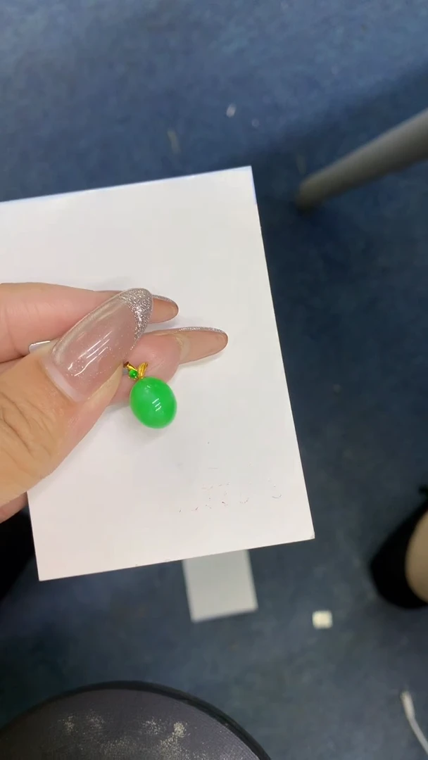 颈饰18K金镶嵌翡翠1