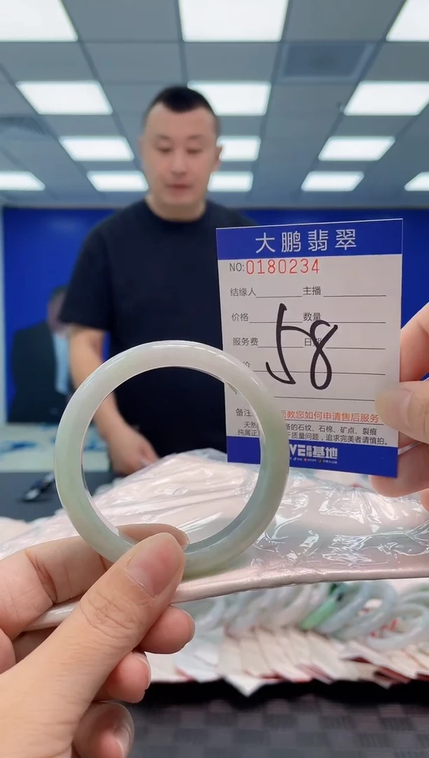 翡翠手镯未镶嵌AAAAAAAA
